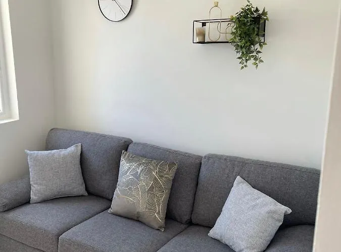 Eleni דירה שיבניק